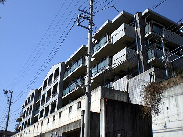 ライオンズヒルズ青葉台南の外観