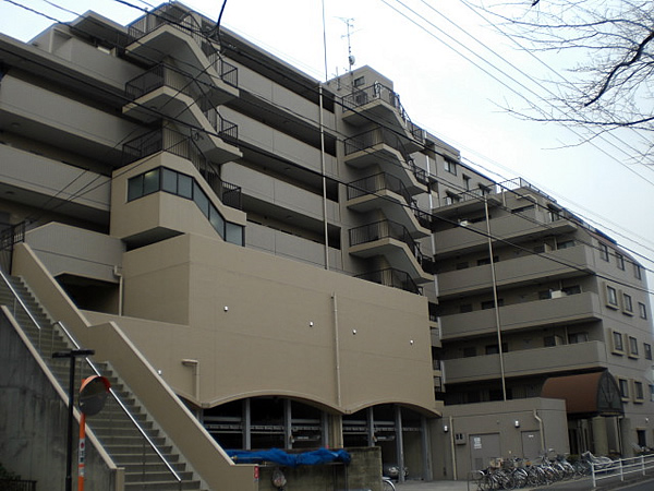 ライオンズマンション横浜鴨居の外観