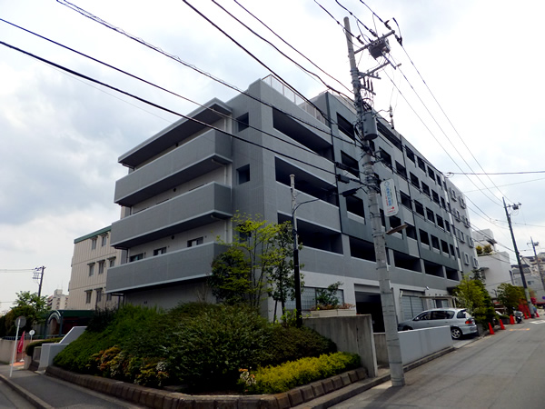 ライオンズステーションプラザ十日市場の外観