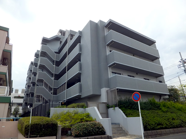 ライオンズステーションプラザ十日市場の外観