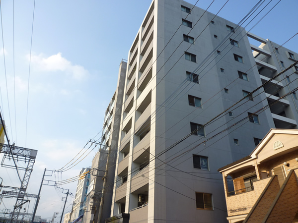 センチュリー鶴間の外観