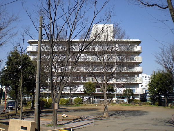 マンハイム中山の外観