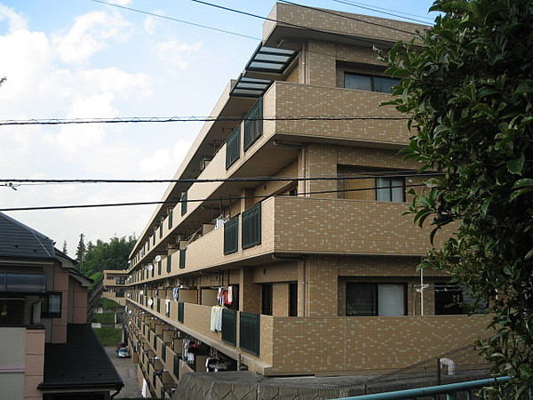 フローレンスパレス鴨居3の外観