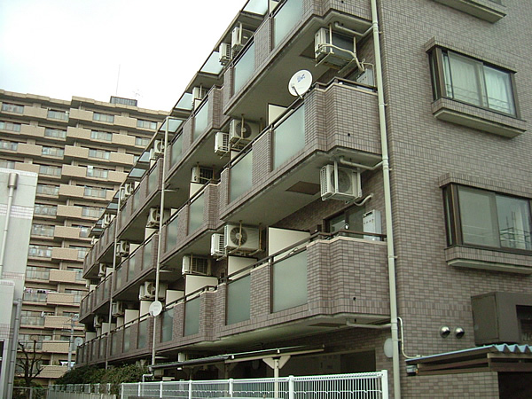 ナイスアーバン横浜鴨居プロムナードの外観