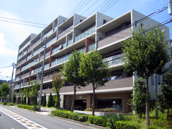 エルフィーノ鶴川パークヒルズの外観