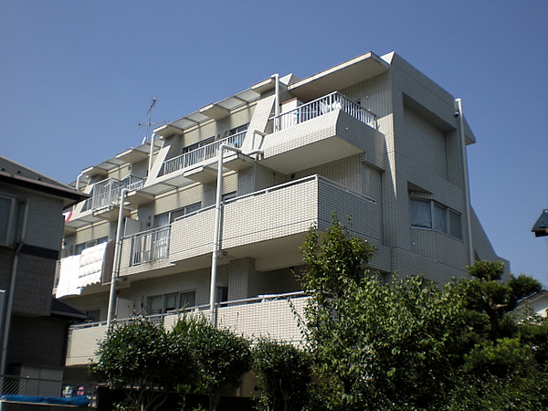 クリオ鴨居2番館の外観