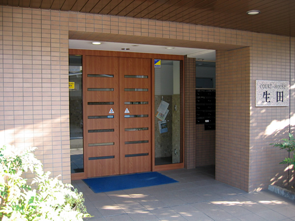 コートハウス生田の外観