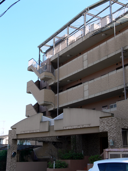 ドメス久地の外観