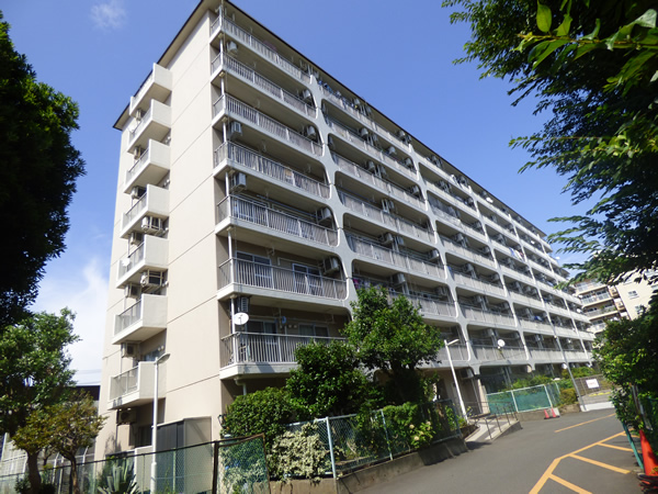 南林間ハイツの外観