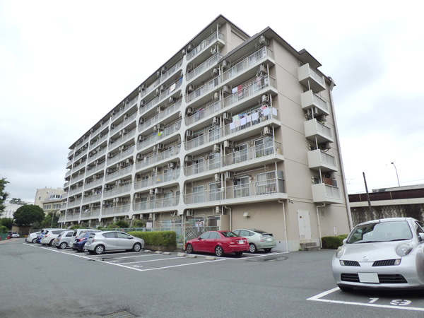 南林間ハイツの外観