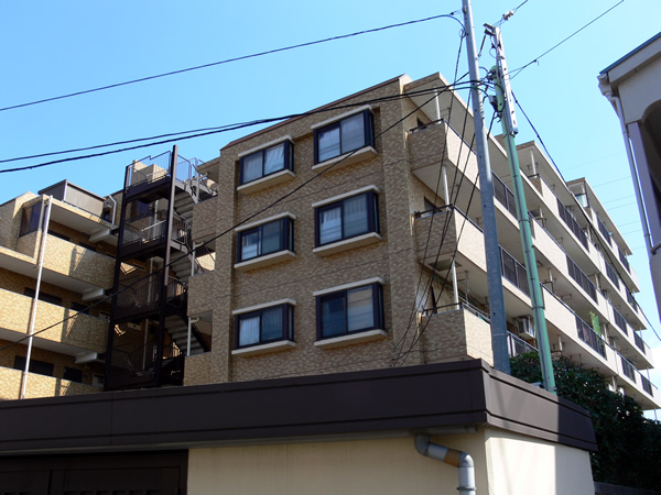 ライオンズマンション宿河原の外観