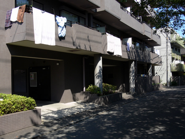 向ヶ丘遊園東ガーデンハウスの外観