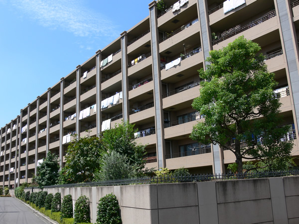 コスモステージ宿河原の外観