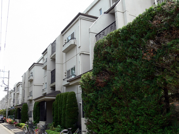 小田急コアロード東林間の外観