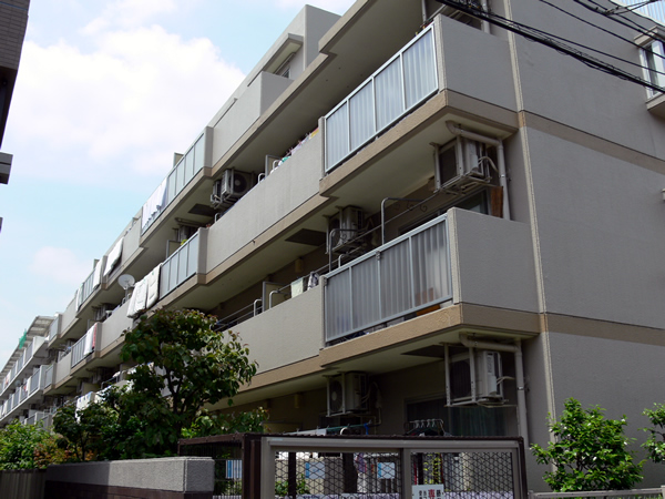 藤和東林間コープ2の外観