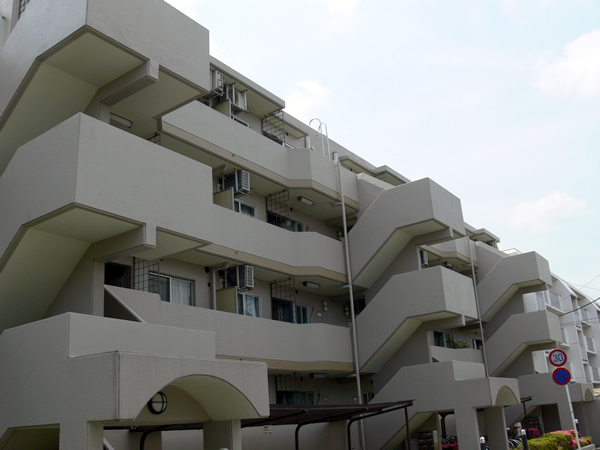 藤和東林間コープ2の外観