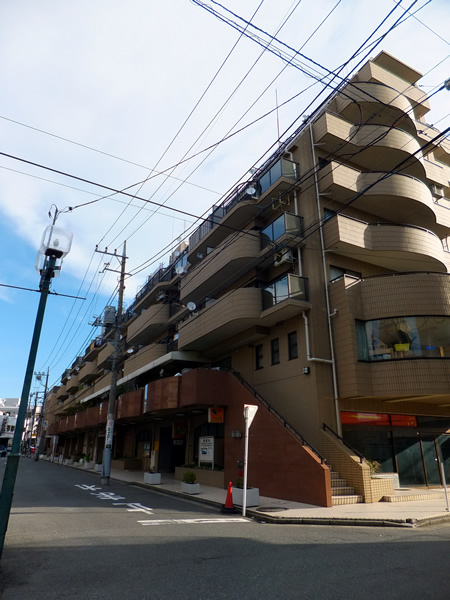 マック綱島コートの外観