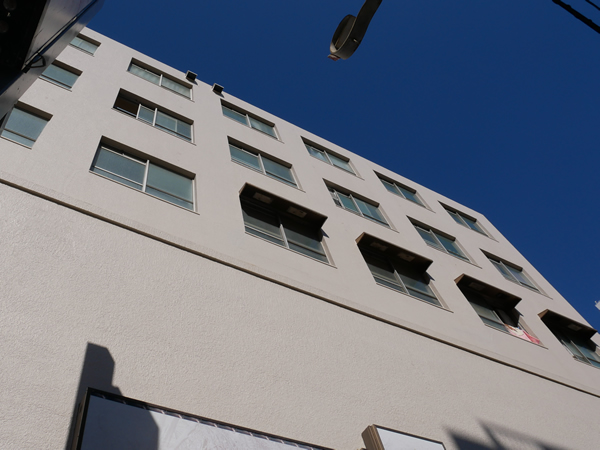 平塚紅谷座ビルの外観