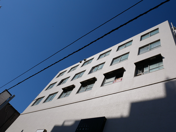 平塚紅谷座ビルの外観