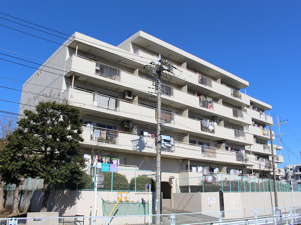 長津田パークハイツの外観