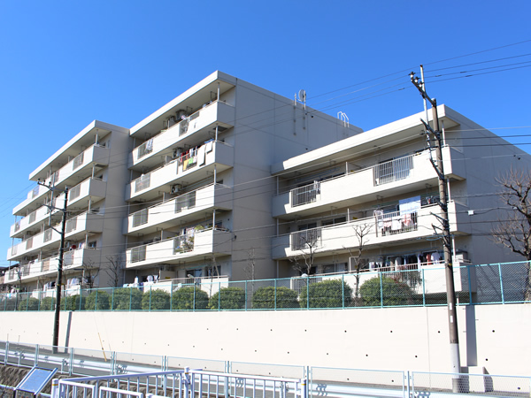 長津田パークハイツの外観