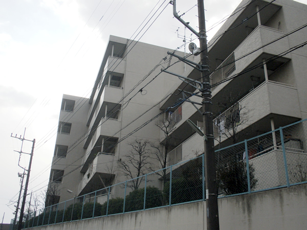 長津田パークハイツの外観