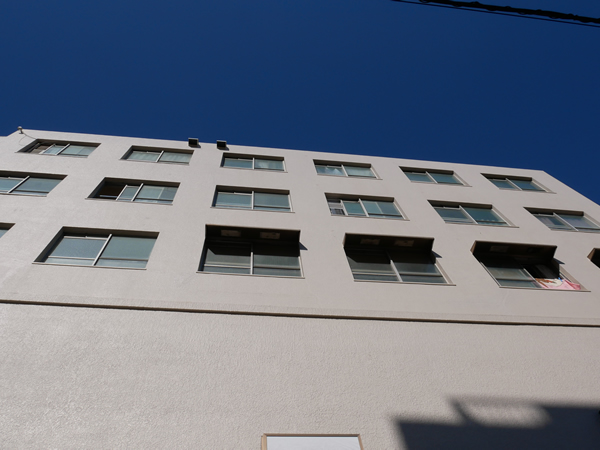 平塚紅谷座ビルの外観