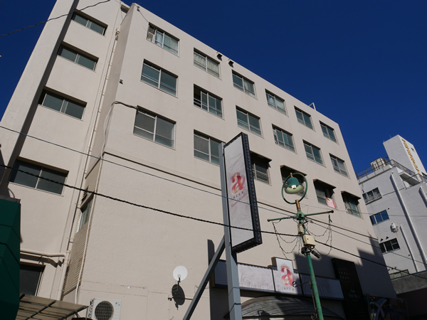 平塚紅谷座ビルの外観