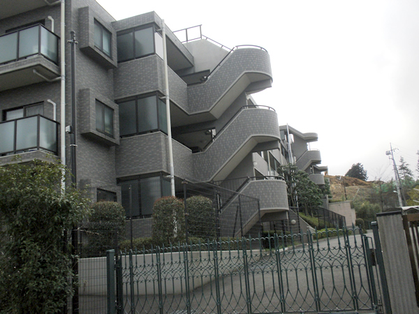 ライオンズヒルズ玉川学園の外観