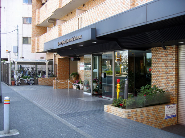 ライオンズプラザ山下公園の外観