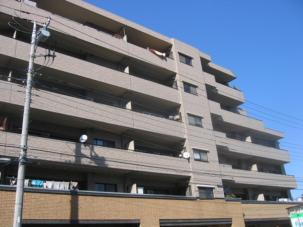 サーパスつきみ野の外観