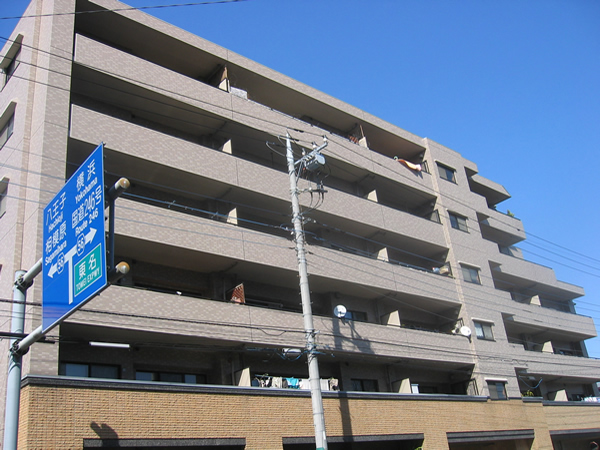 サーパスつきみ野の外観