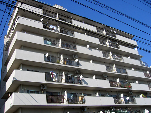 東海狛江マンションの外観