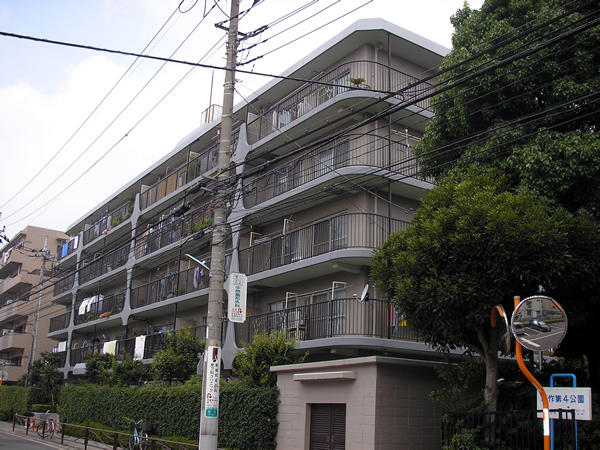 新城コーポラスの外観