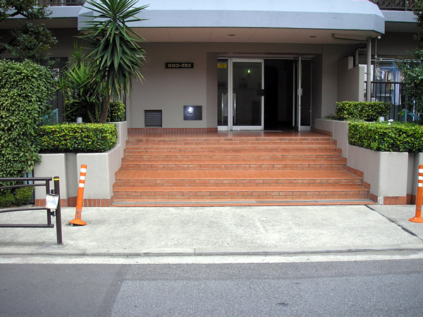 新城コーポラスの外観