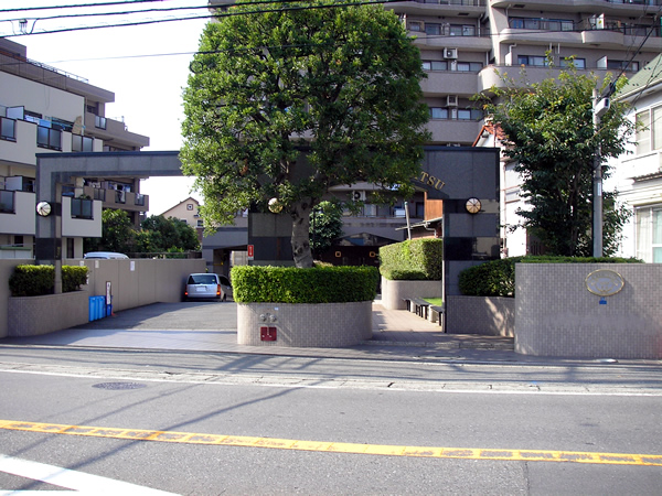 クレッセント高津の外観