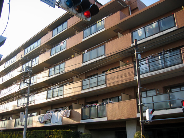 ハイホーム東林間の外観