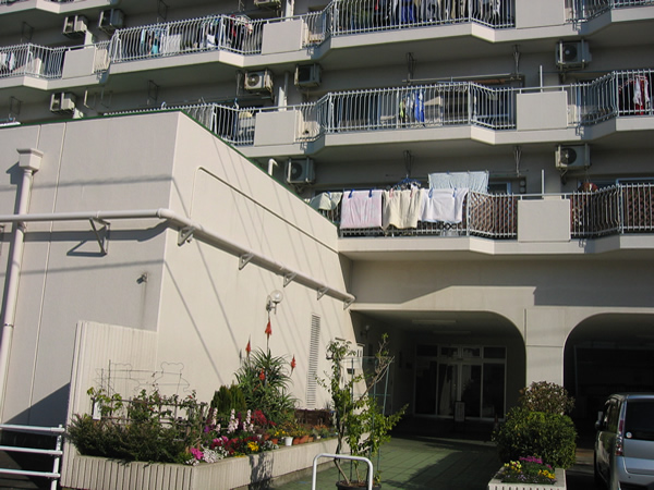 ライフコア東林間の外観