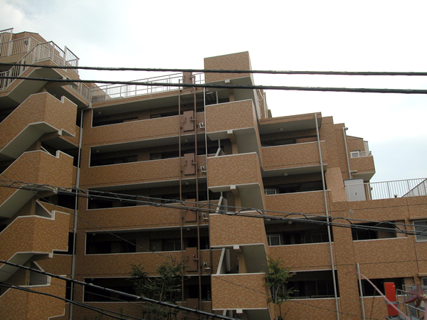 ランドシティ鷺沼サレジオ通りの外観