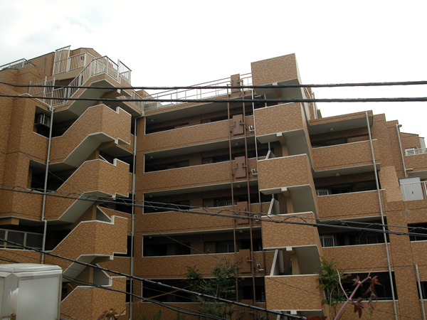 ランドシティ鷺沼サレジオ通りの外観