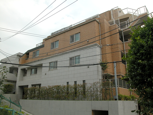 ランドシティ鷺沼サレジオ通りの外観