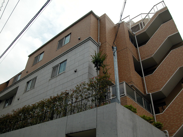 ランドシティ鷺沼サレジオ通りの外観