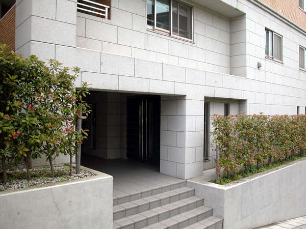 ランドシティ鷺沼サレジオ通りの外観