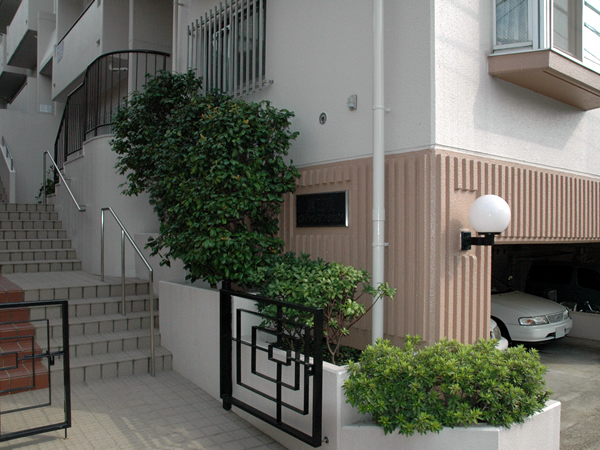 鷺沼東ロイヤルマンションの外観