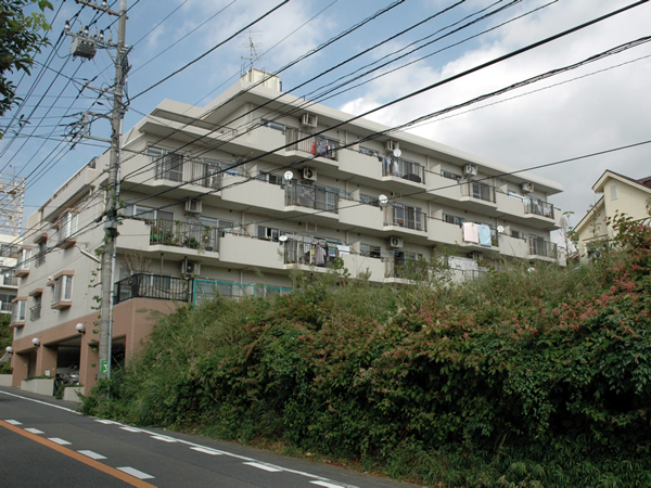 鷺沼東ロイヤルマンションの外観