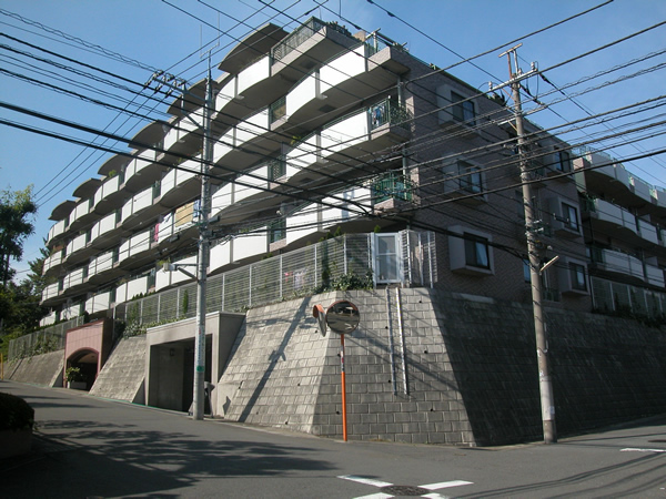 エルコモド鷺沼の外観