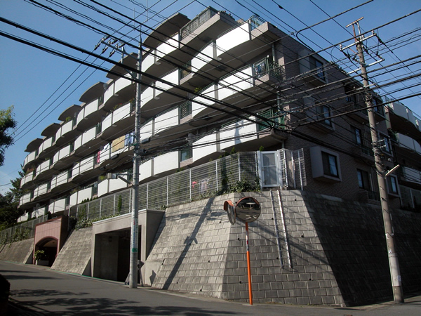 エルコモド鷺沼の外観