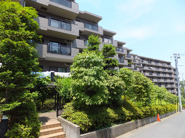 ヴィルヌーブ鷺沼2番館の外観