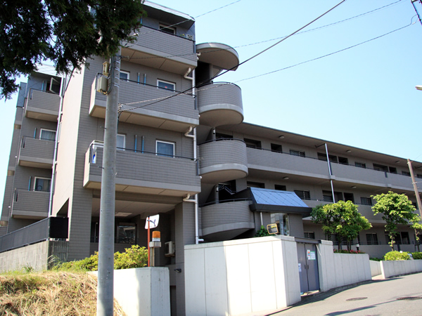 梶ヶ谷パインマンションの外観
