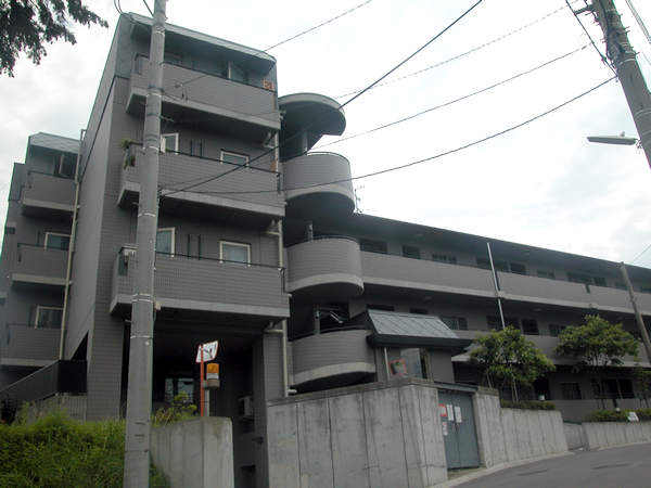 梶ヶ谷パインマンションの外観